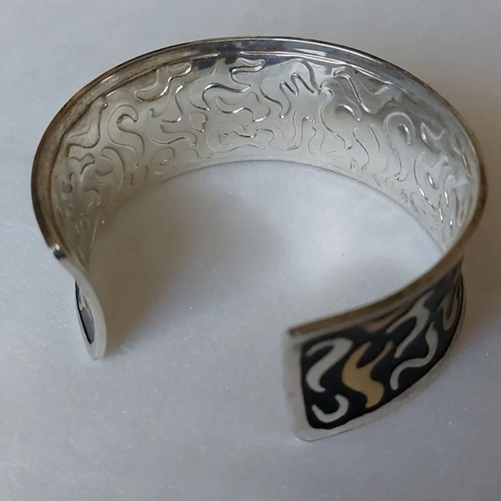 N/A contemporary silver